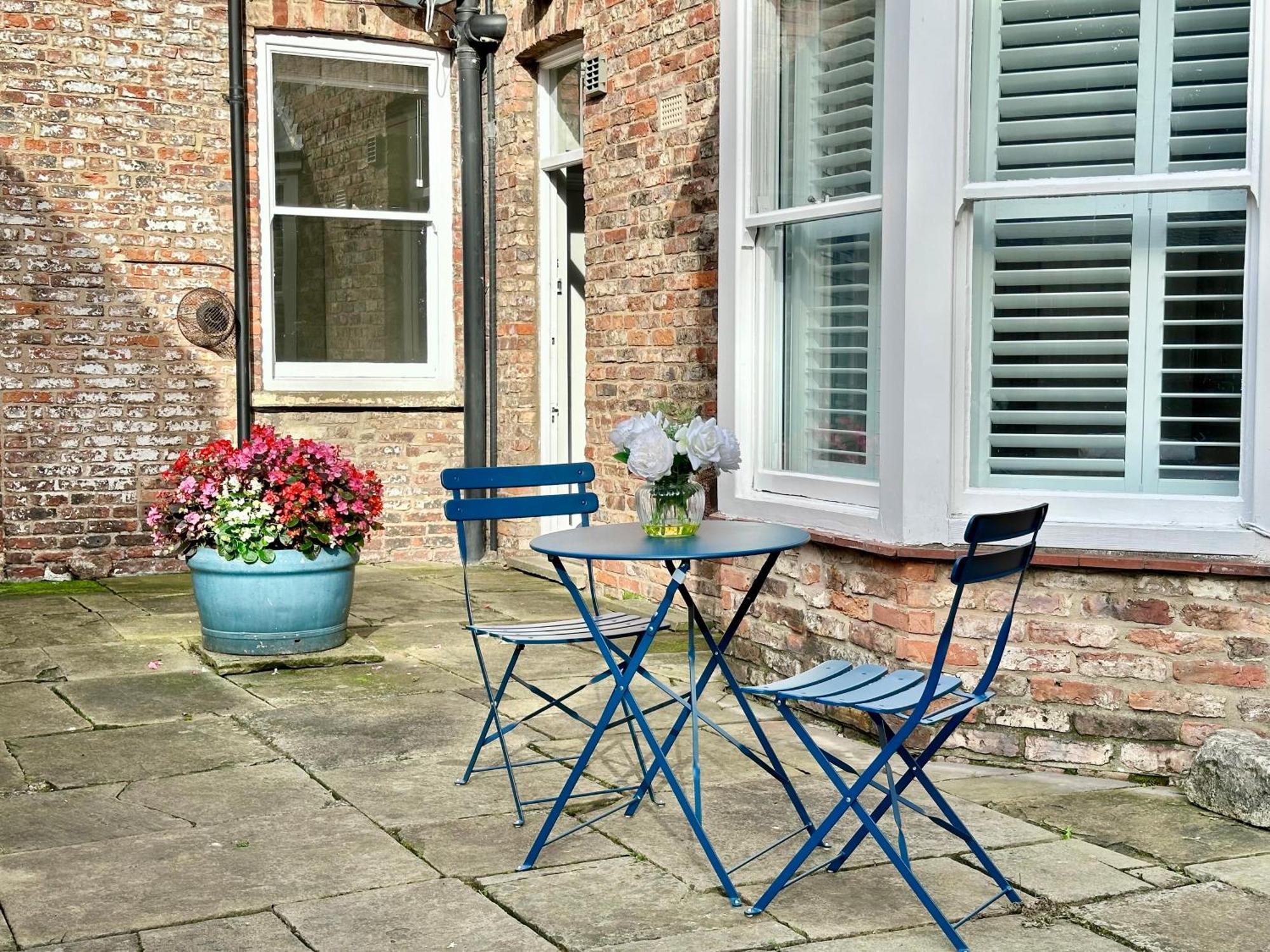 Gillygate Nest With Free Allocated Parking York Buitenkant foto